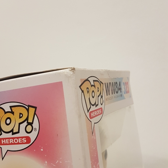 BNIB WW84 Funko Pop 323 DC Wonder Woman (Golden Armor) - Picture 2 of 8